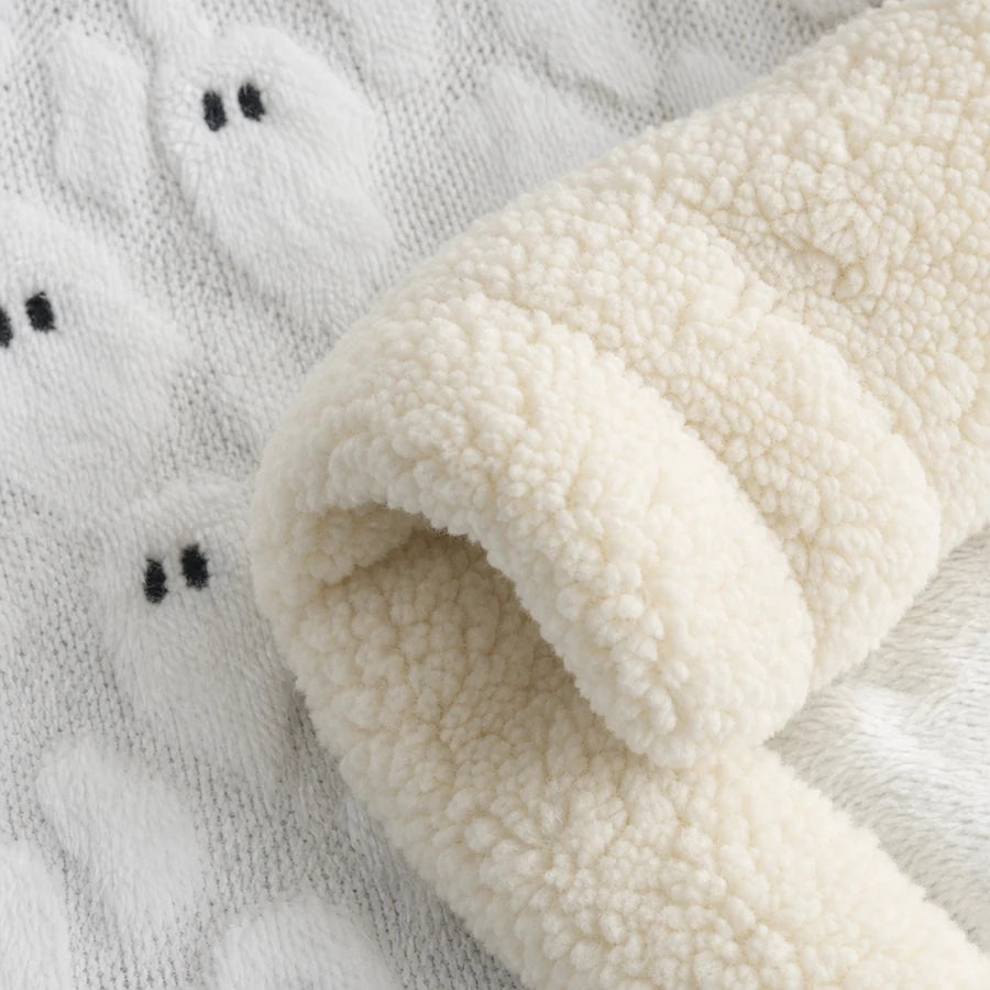 Close on the thick rolled sherpa border against the textured body